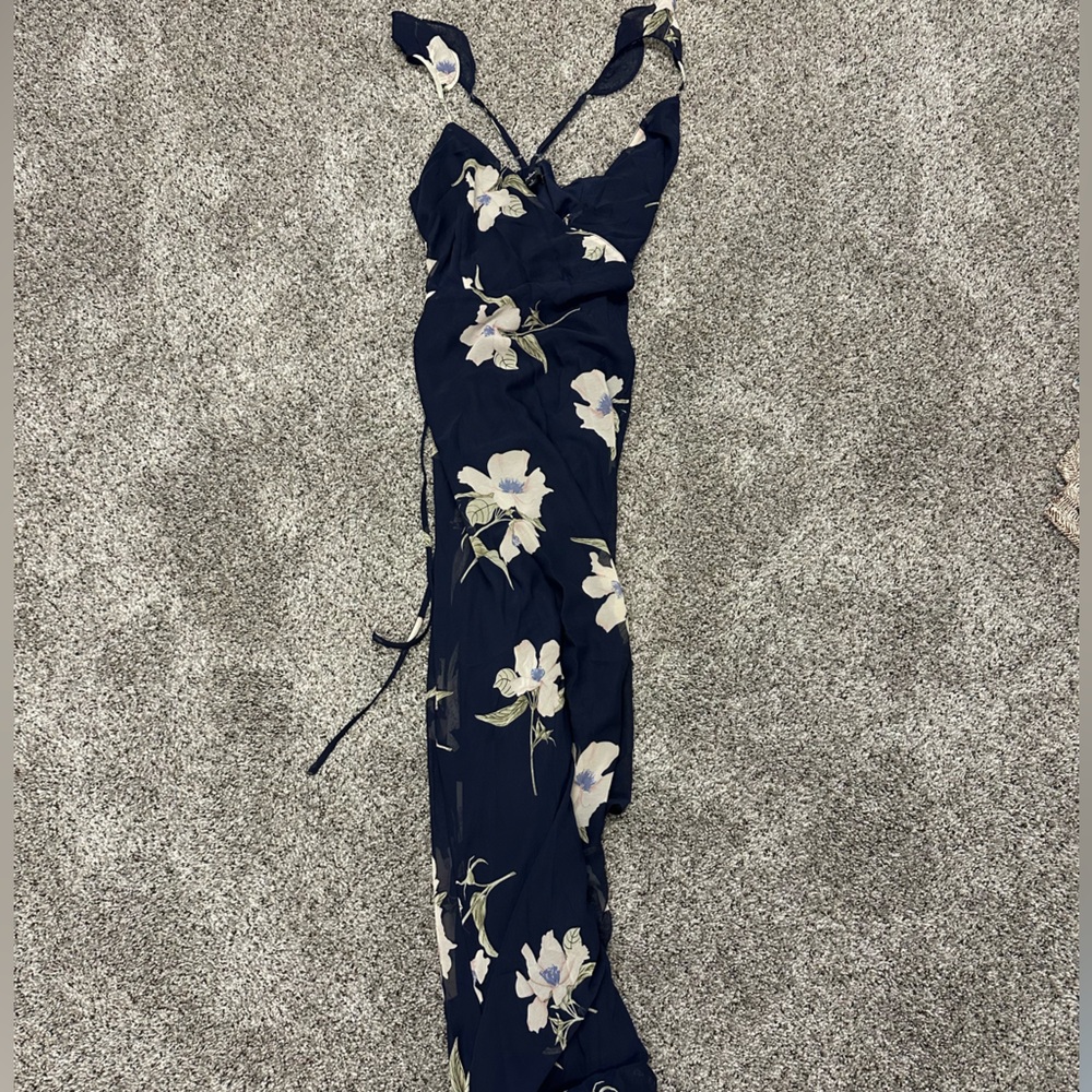 Lulu’s navy floral dress